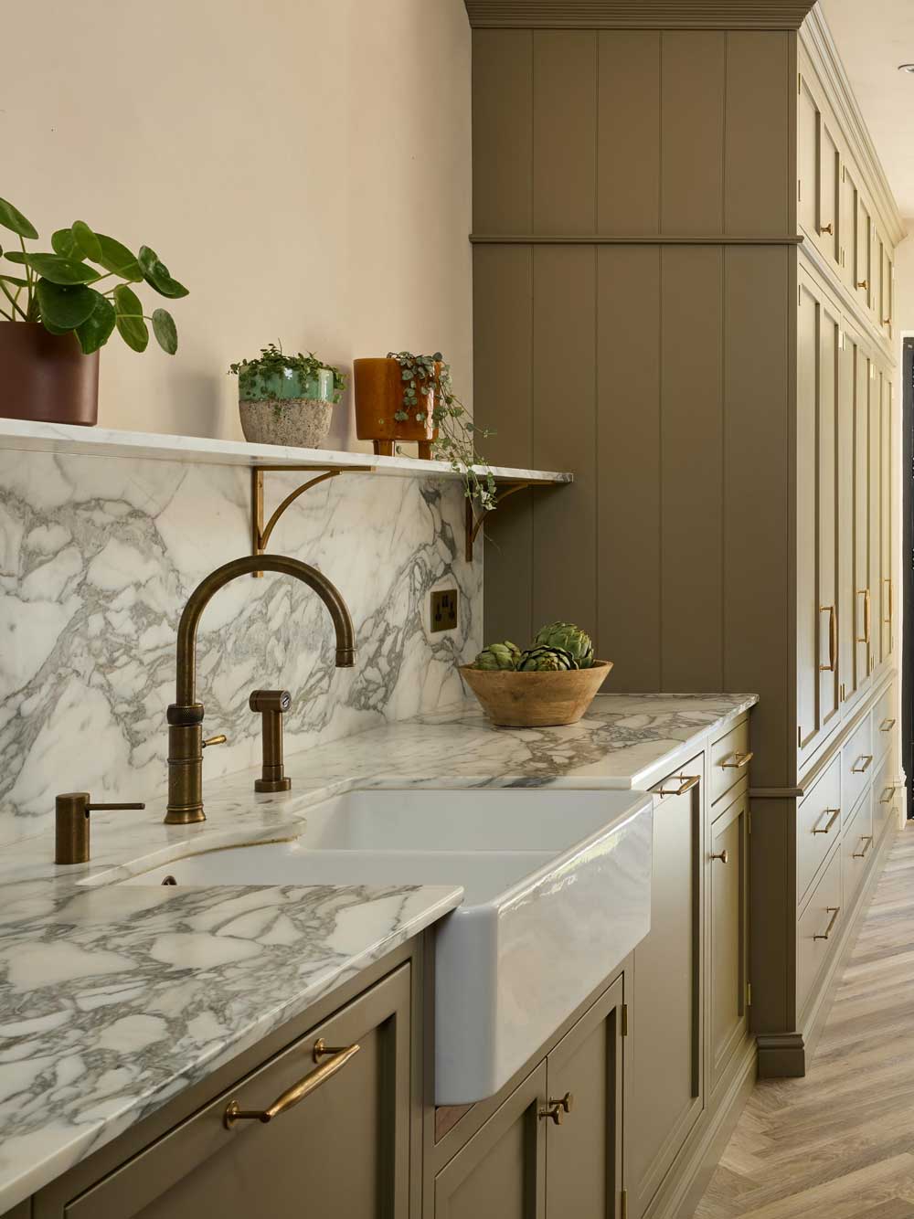 Marble island worktop with bold veining and undermount sink